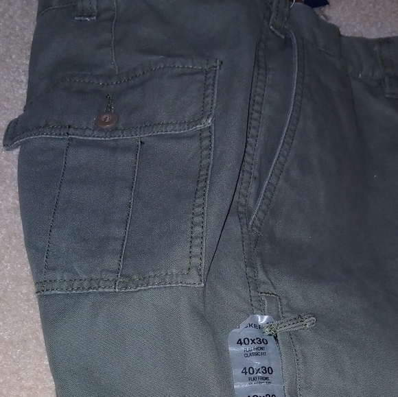 Dockers Men's Classic Fit Comfort Cargo Pants 40x30. NWT - Picture 3 of 6